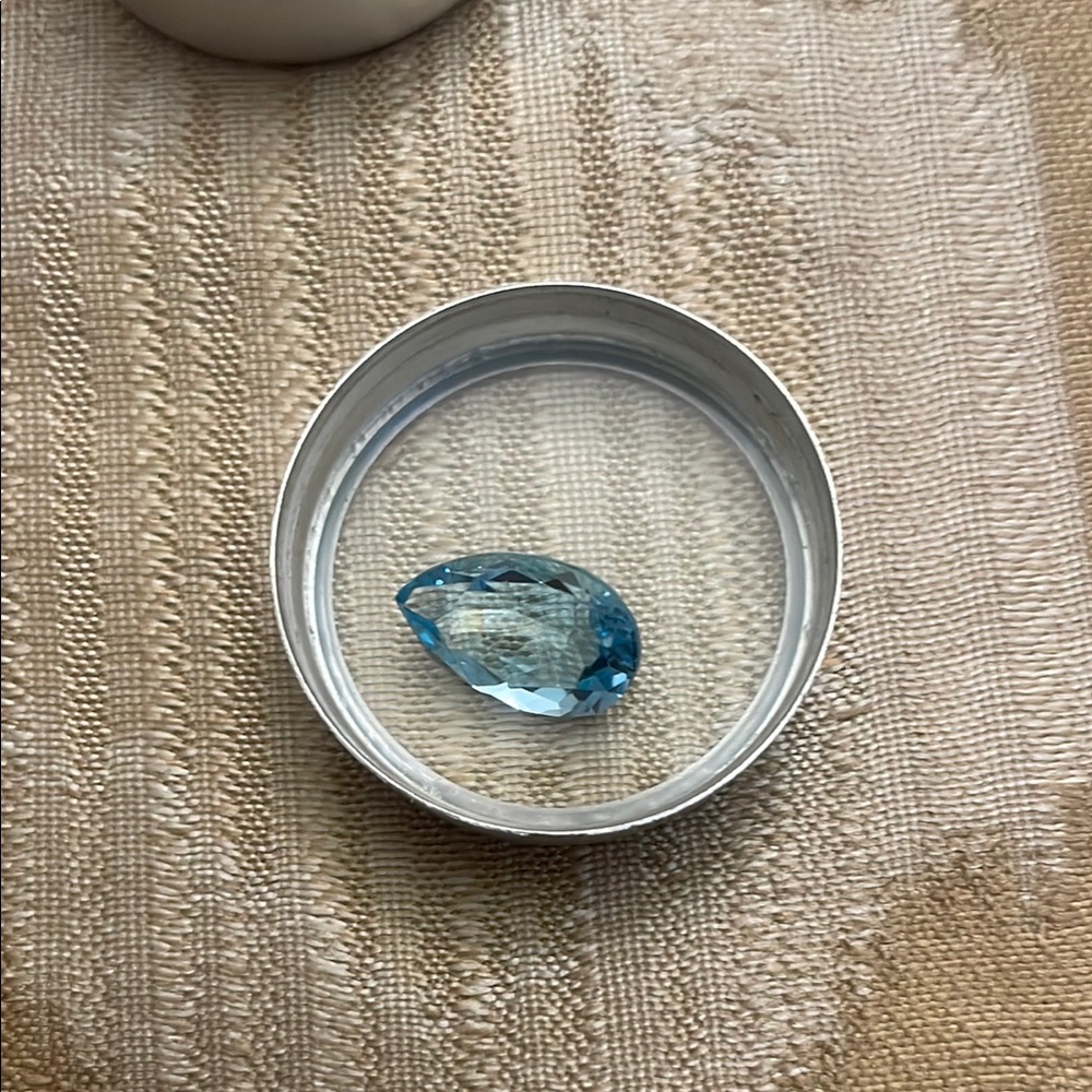 Elegant Topaz pear shaped Gemstone. 7.1 ct wt.
